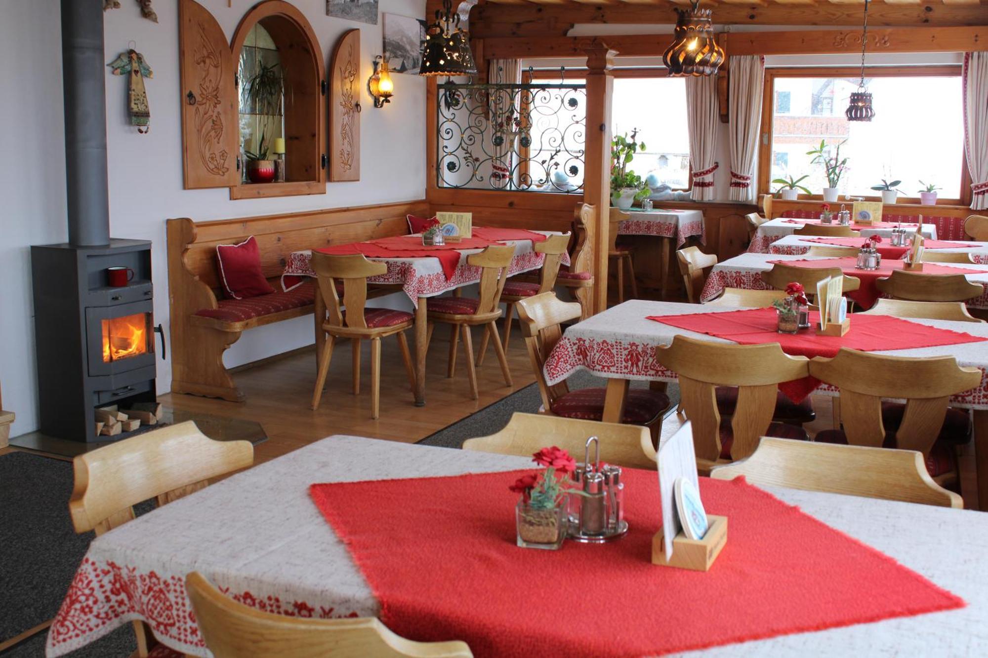 Pfeiffer Alm Am Sonnenhang Mit Blick Auf Die Zugspitze ガルミッシュ・パルテンキルヒェン エクステリア 写真