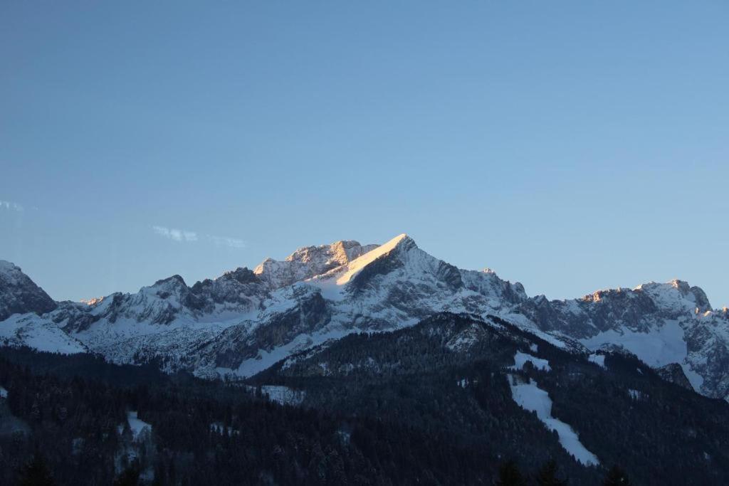 Pfeiffer Alm Am Sonnenhang Mit Blick Auf Die Zugspitze ガルミッシュ・パルテンキルヒェン エクステリア 写真