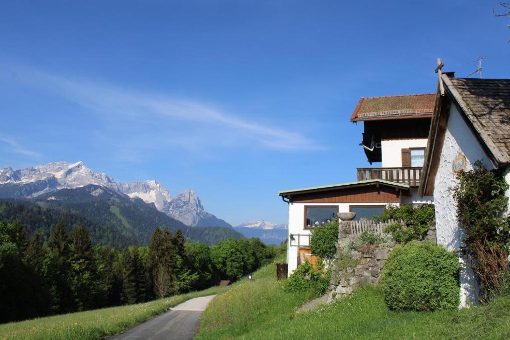 Pfeiffer Alm Am Sonnenhang Mit Blick Auf Die Zugspitze ガルミッシュ・パルテンキルヒェン エクステリア 写真