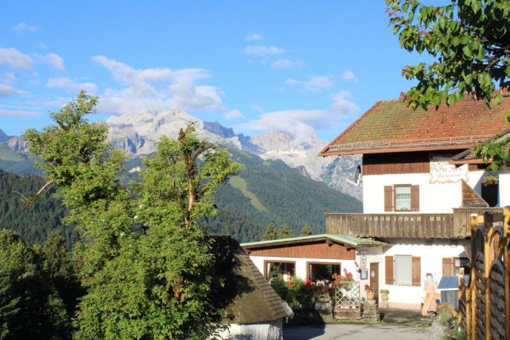 Pfeiffer Alm Am Sonnenhang Mit Blick Auf Die Zugspitze ガルミッシュ・パルテンキルヒェン エクステリア 写真